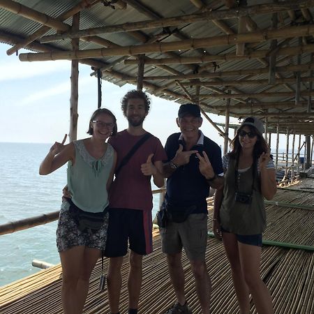 Hometown Hostel Samut Songkhram Eksteriør bilde