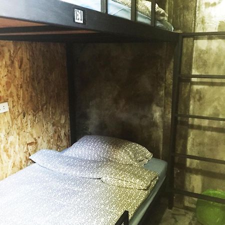 Hometown Hostel Samut Songkhram Eksteriør bilde