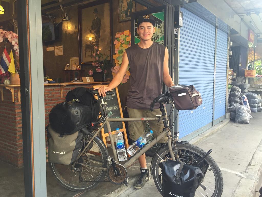 Hometown Hostel Samut Songkhram Eksteriør bilde