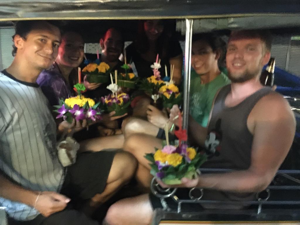 Hometown Hostel Samut Songkhram Eksteriør bilde